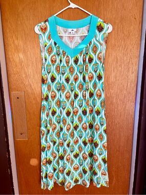 Disney Polynesian tiki dress! Size medium perfect for summer. Limited edition